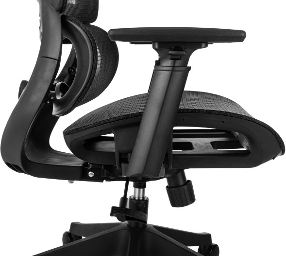 Кресло руководителя Бюрократ 831 черный сетка с подголов. крестов. пластик